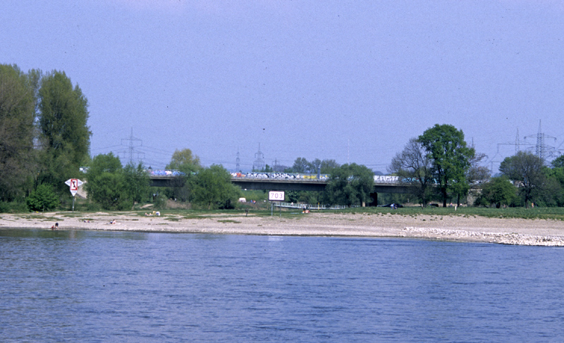 Rhein-km 703 R